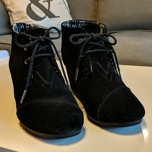 Toms desert wedges, black suede, size 8